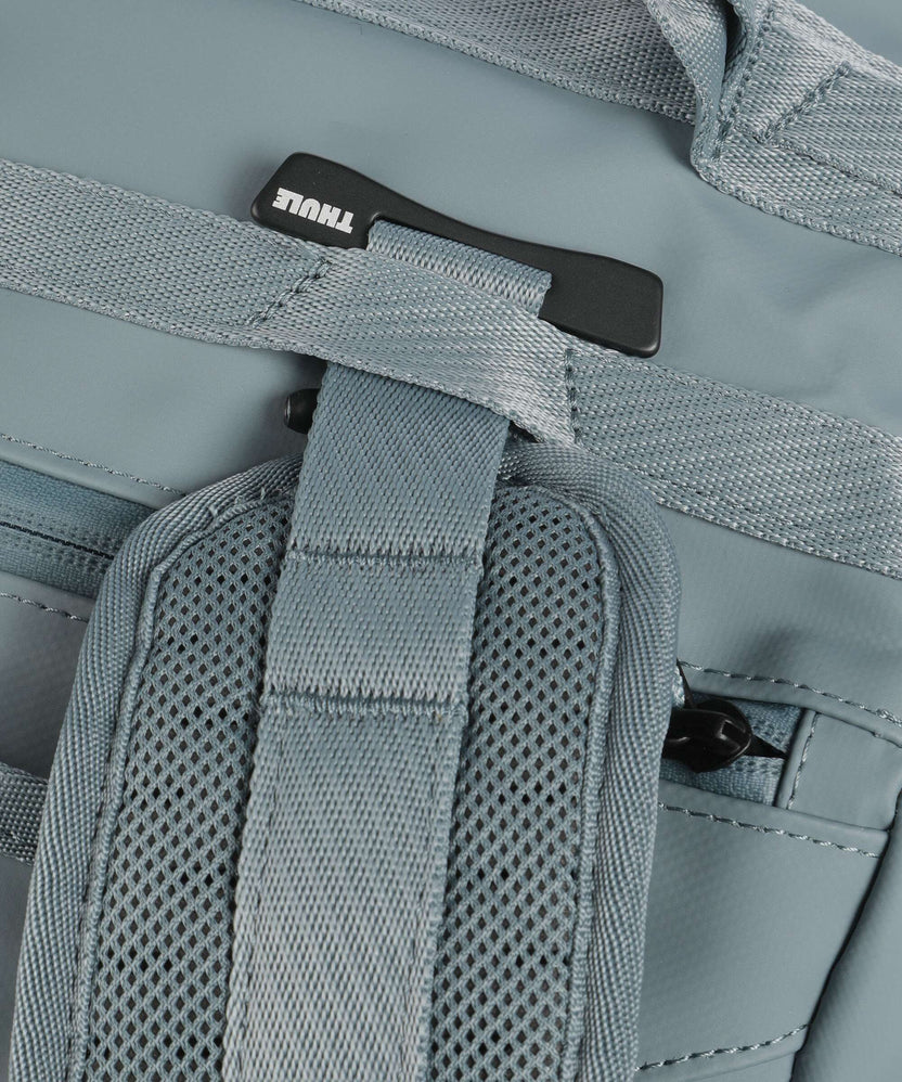 Thule Chasm 30 Weekend bag pond