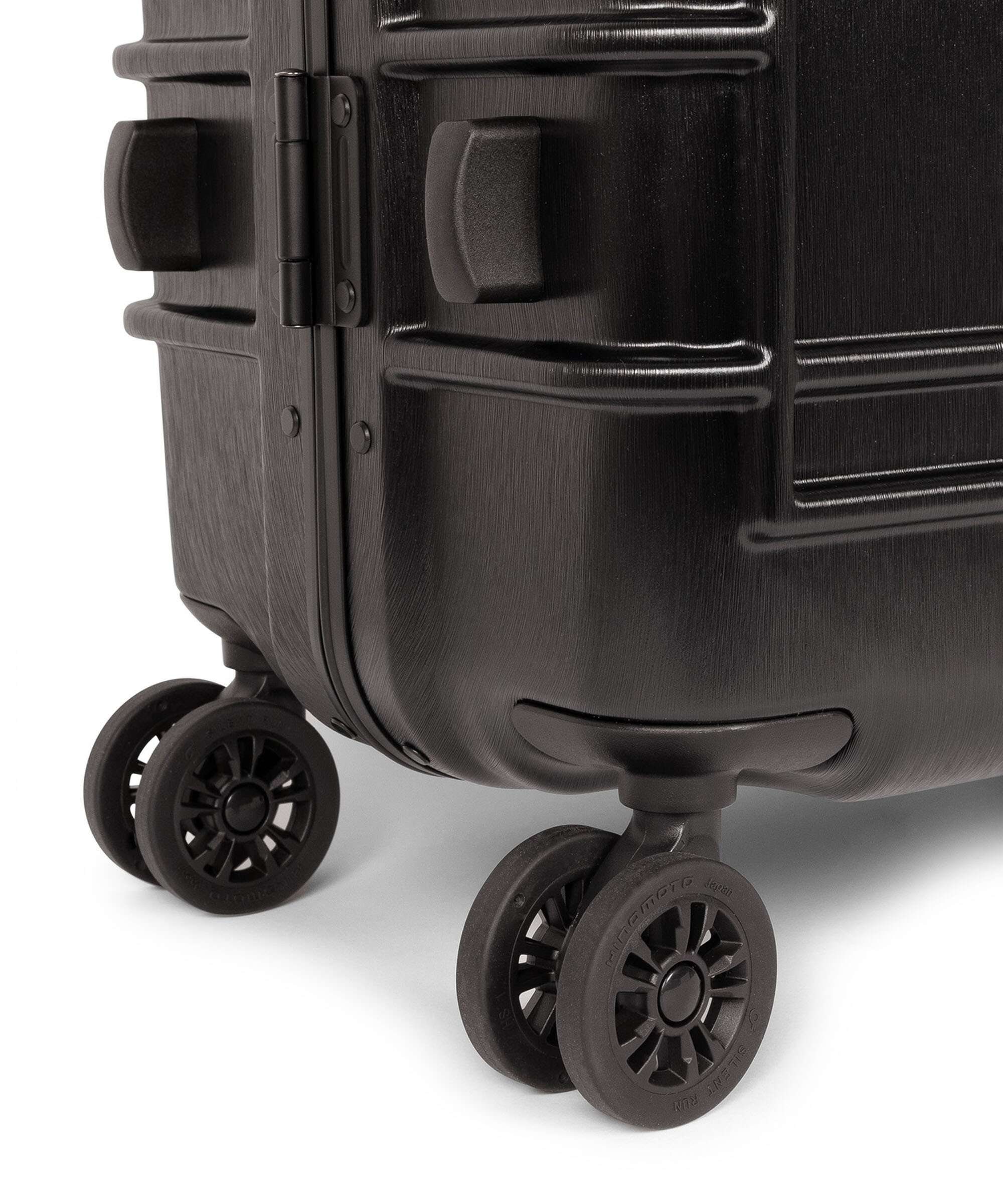 Eastpak Resist'R Case Spinner (4 wheels) brushed black