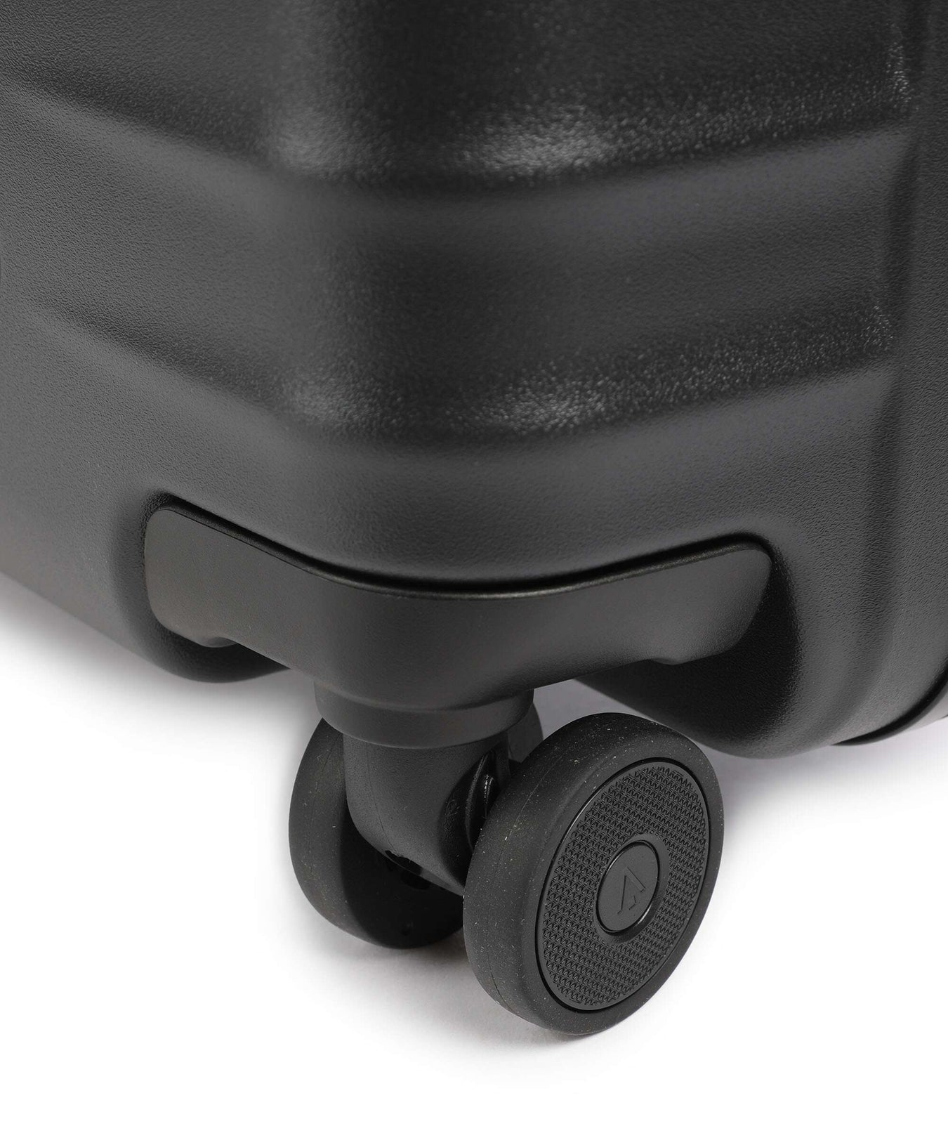 Titan Overseas Spinner (4 wheels) nightshade black