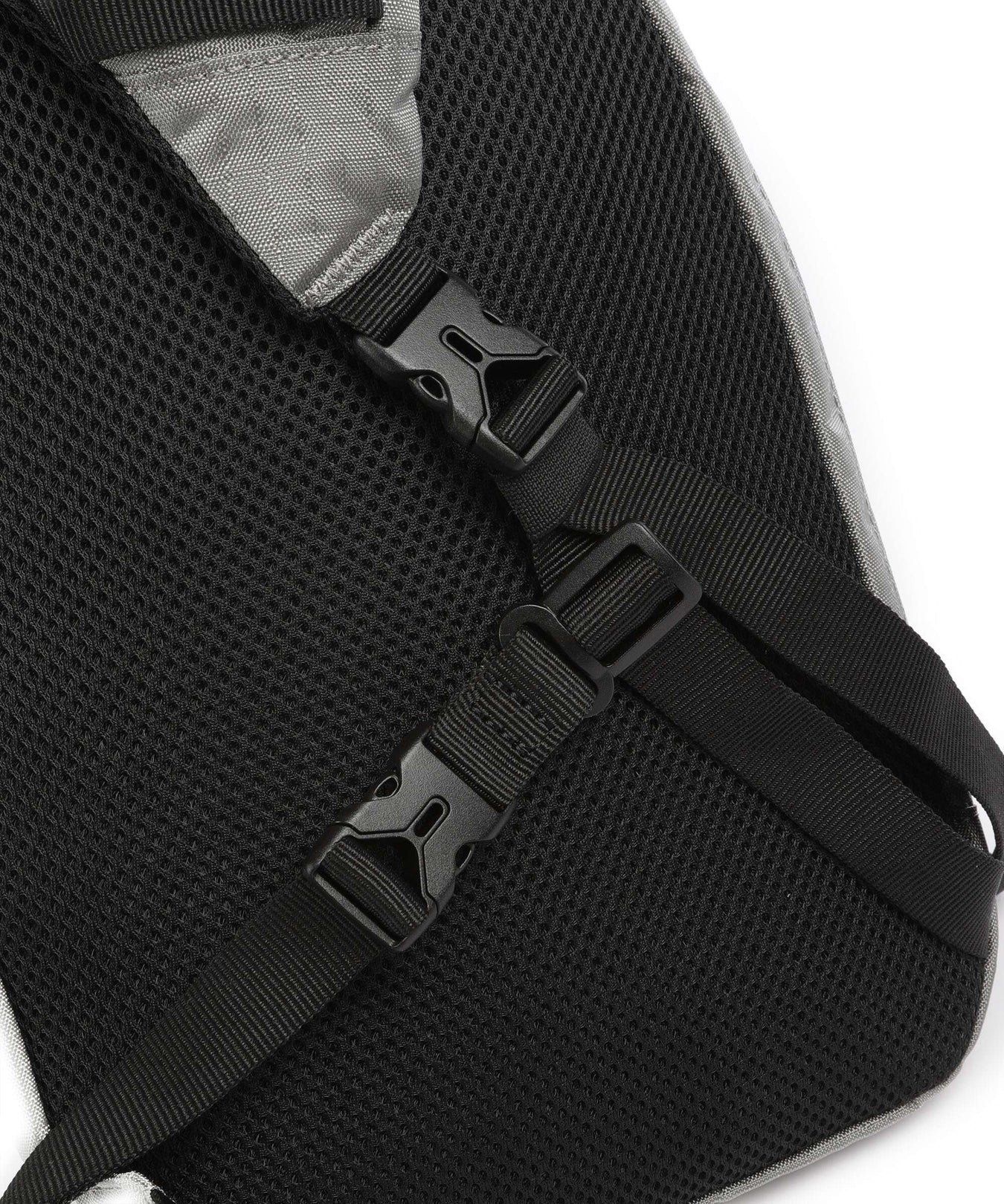 Strellson Homerton Carl Sling bag offwhite