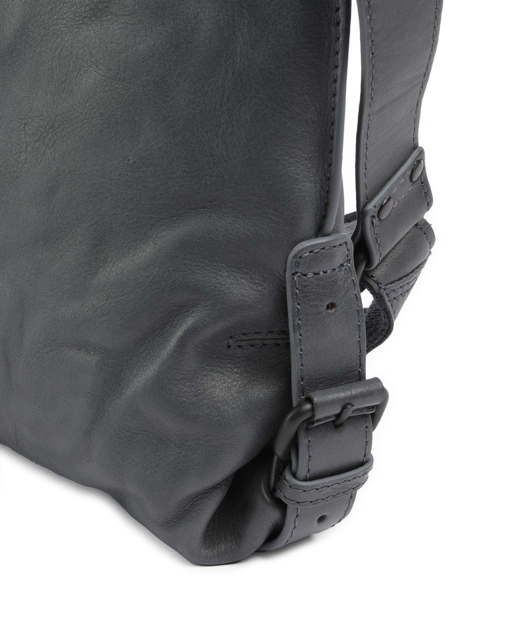 Aunts & Uncles Grandma's Luxury Club Mrs. Raisin Cookie Crossbody bag wind