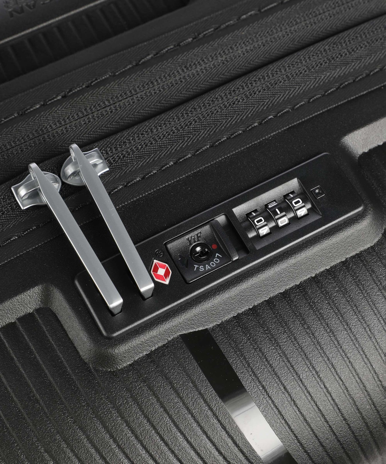 American Tourister Starvibe Spinner (4 wheels) black