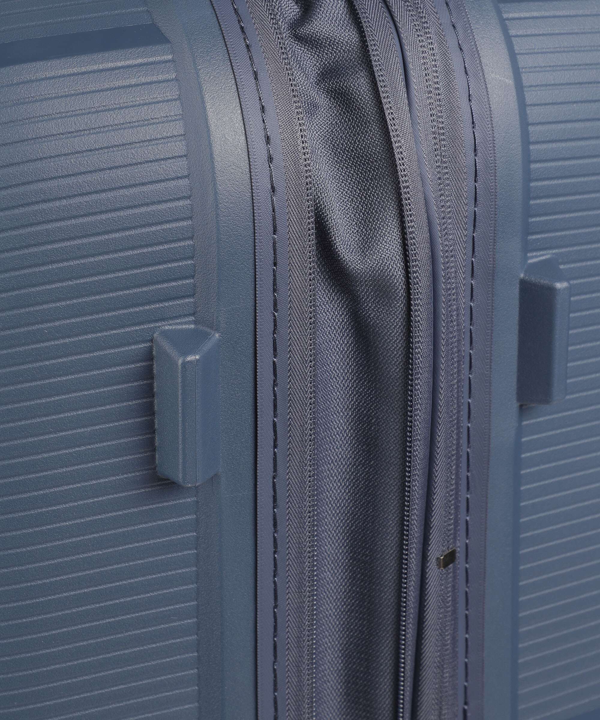 American Tourister Starvibe Spinner (4 wheels) navy