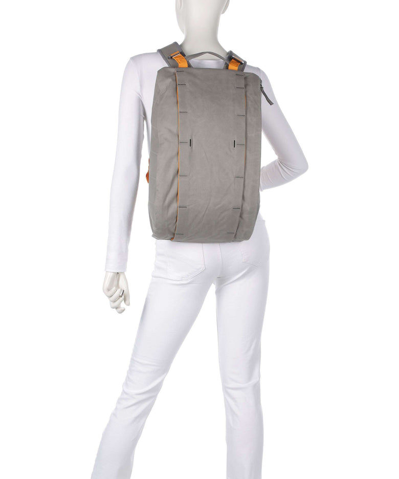 Db Hugger 15L Backpack sand grey