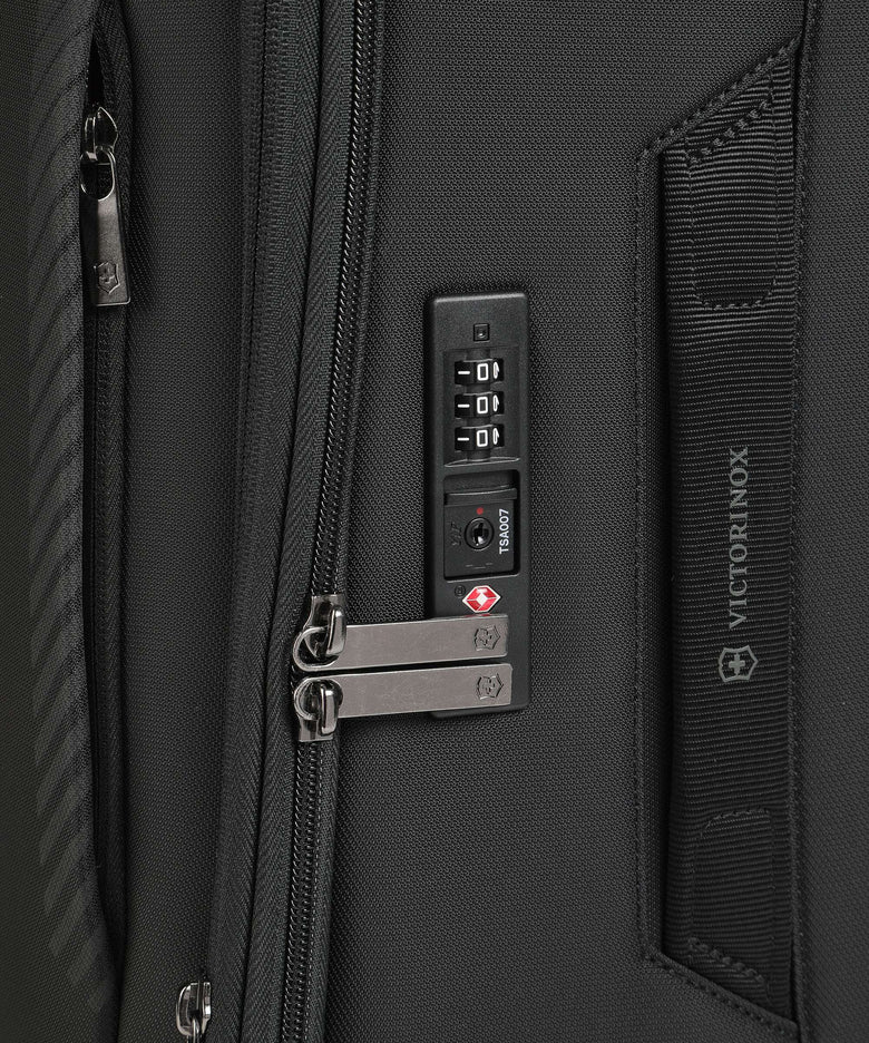 Victorinox Crosslight Frequent Flyer Spinner (4 wheels) black