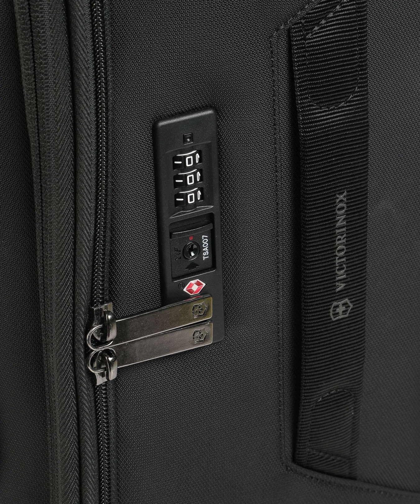 Victorinox Crosslight Global Spinner (4 wheels) black