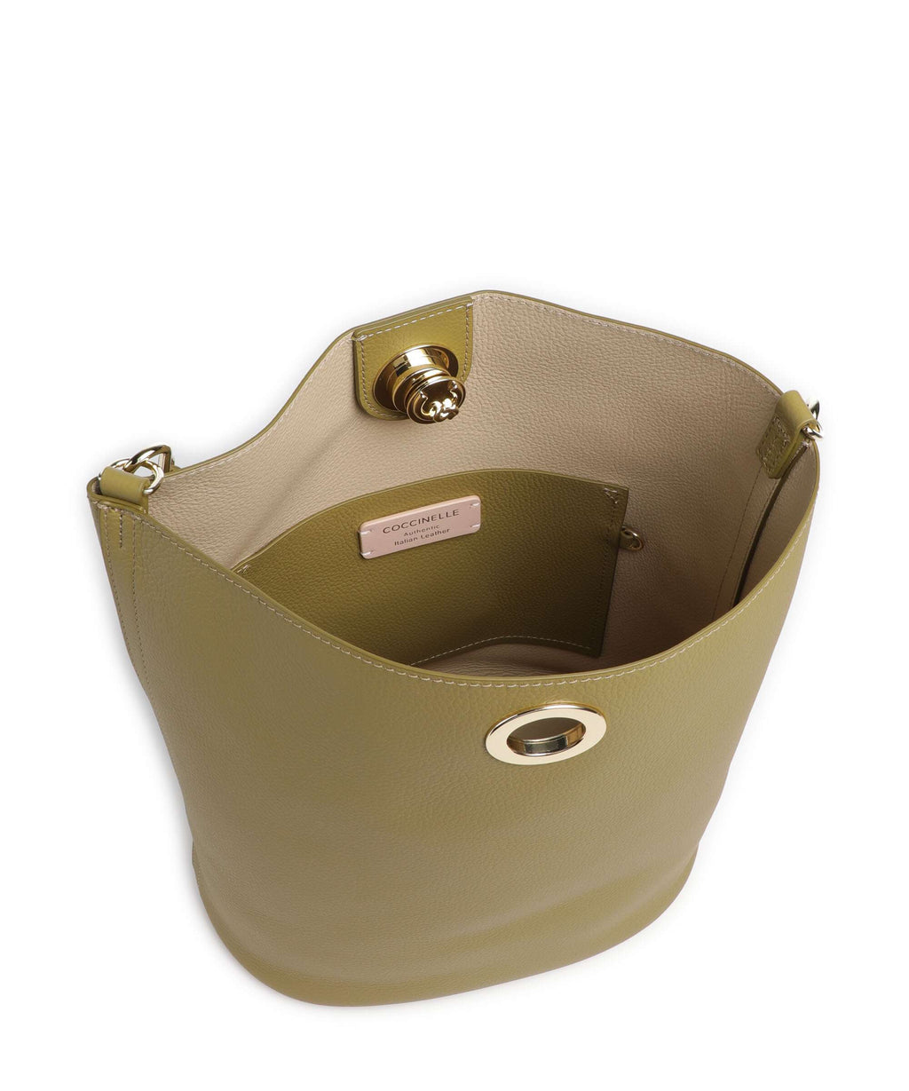 Coccinelle Nikla Bucket bag seagrass/sandshell