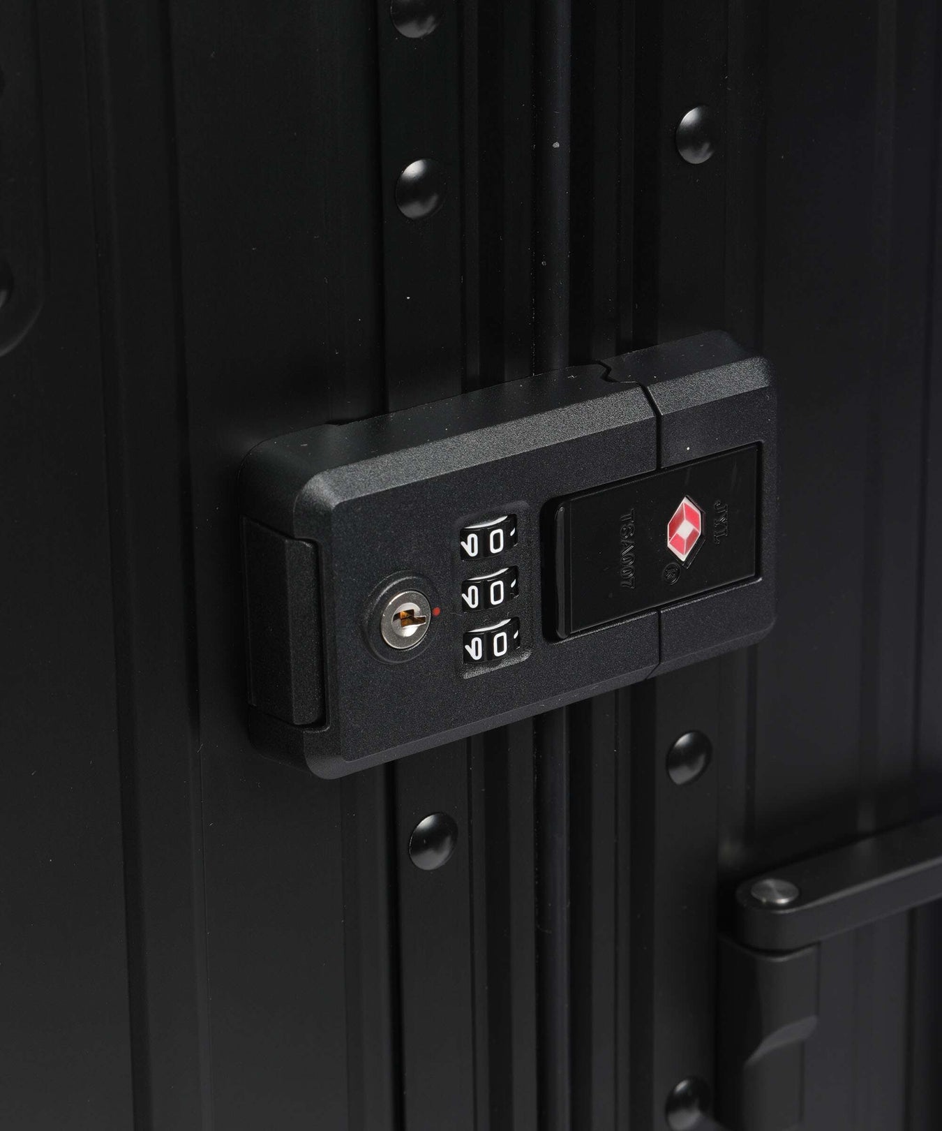 Aleon Classic 21 Domestic front flap Spinner (4 wheels) onyx