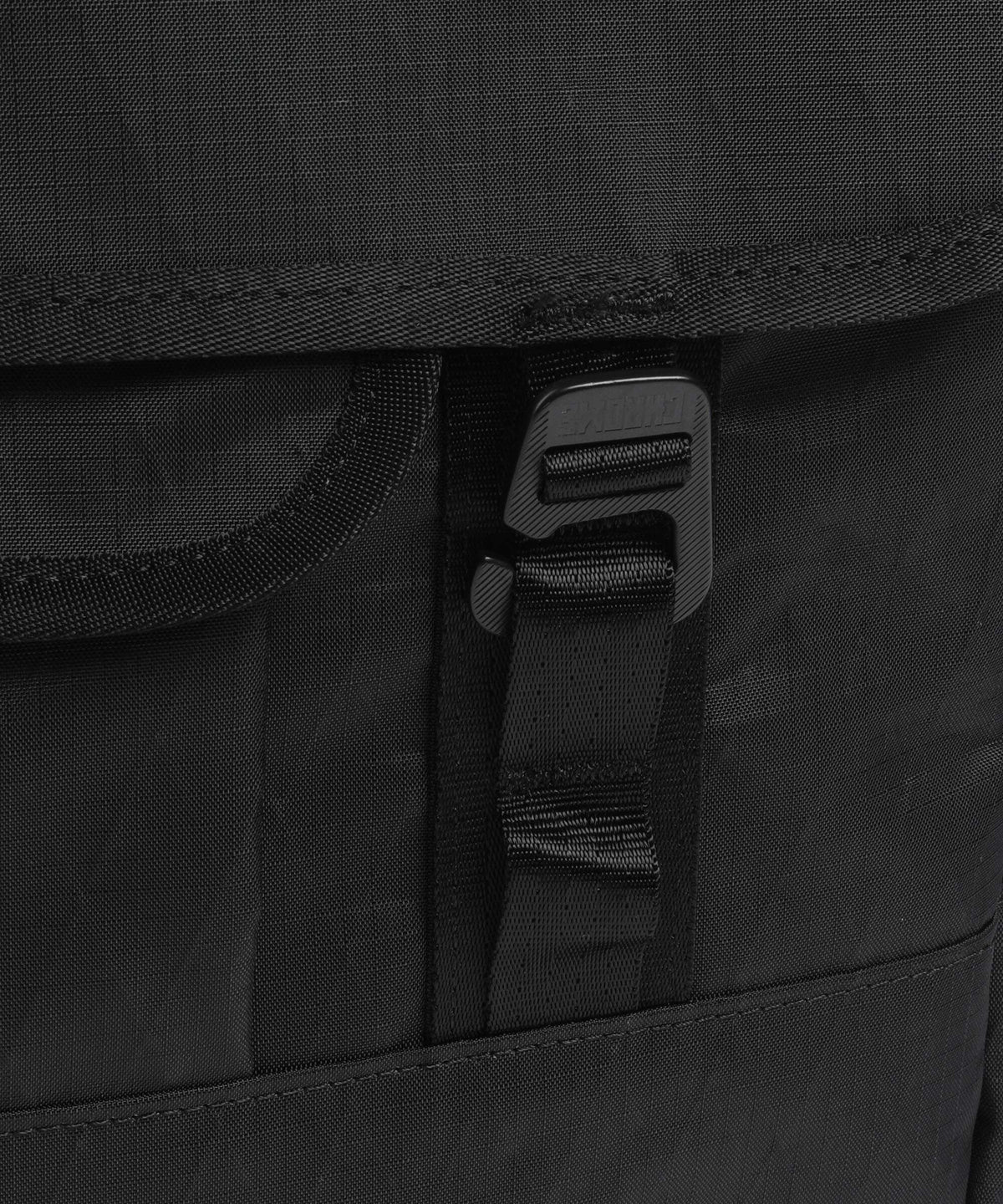 Chrome Midtown 20L Messenger bag black