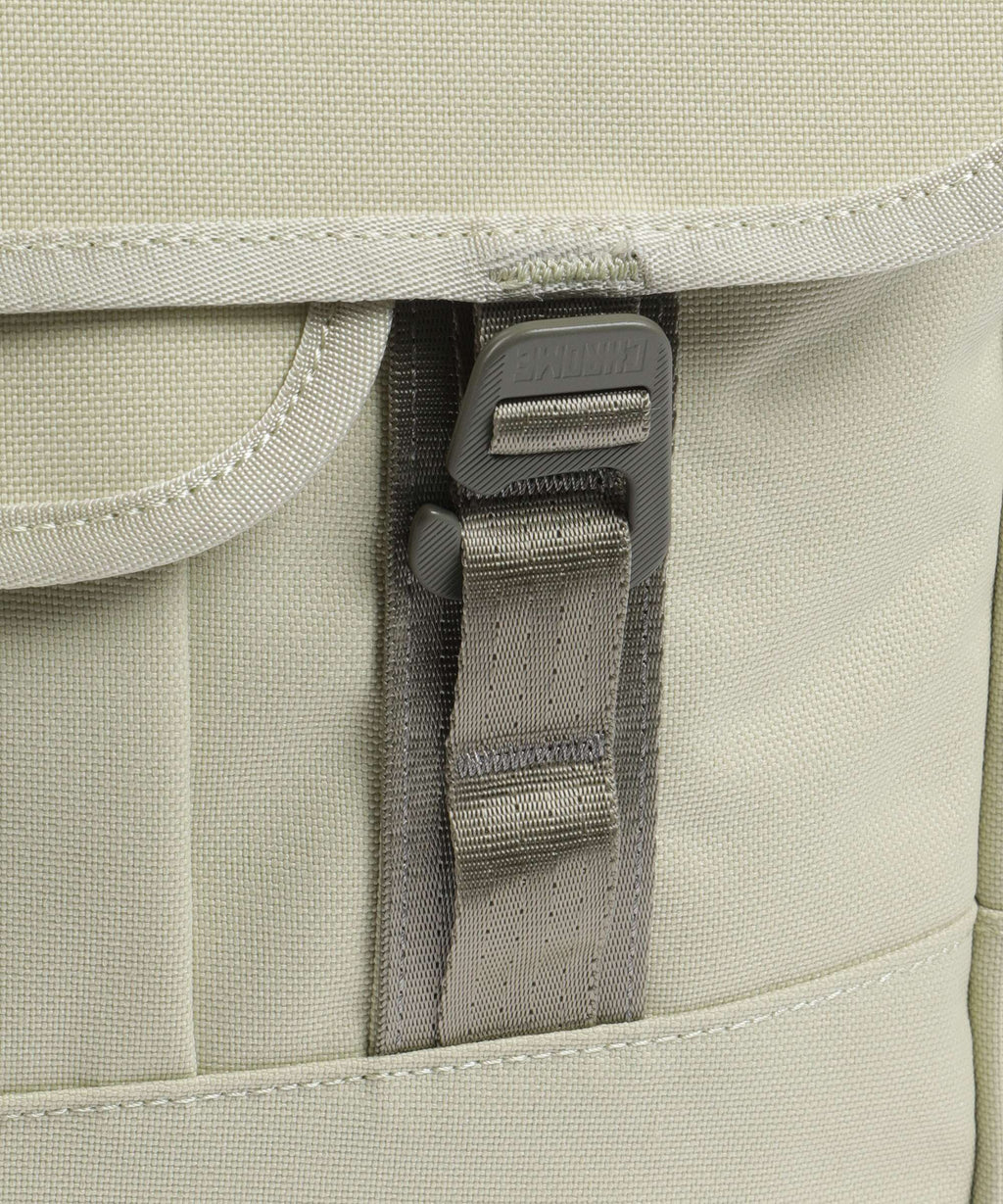 Chrome Midtown 20L Messenger bag sandstone