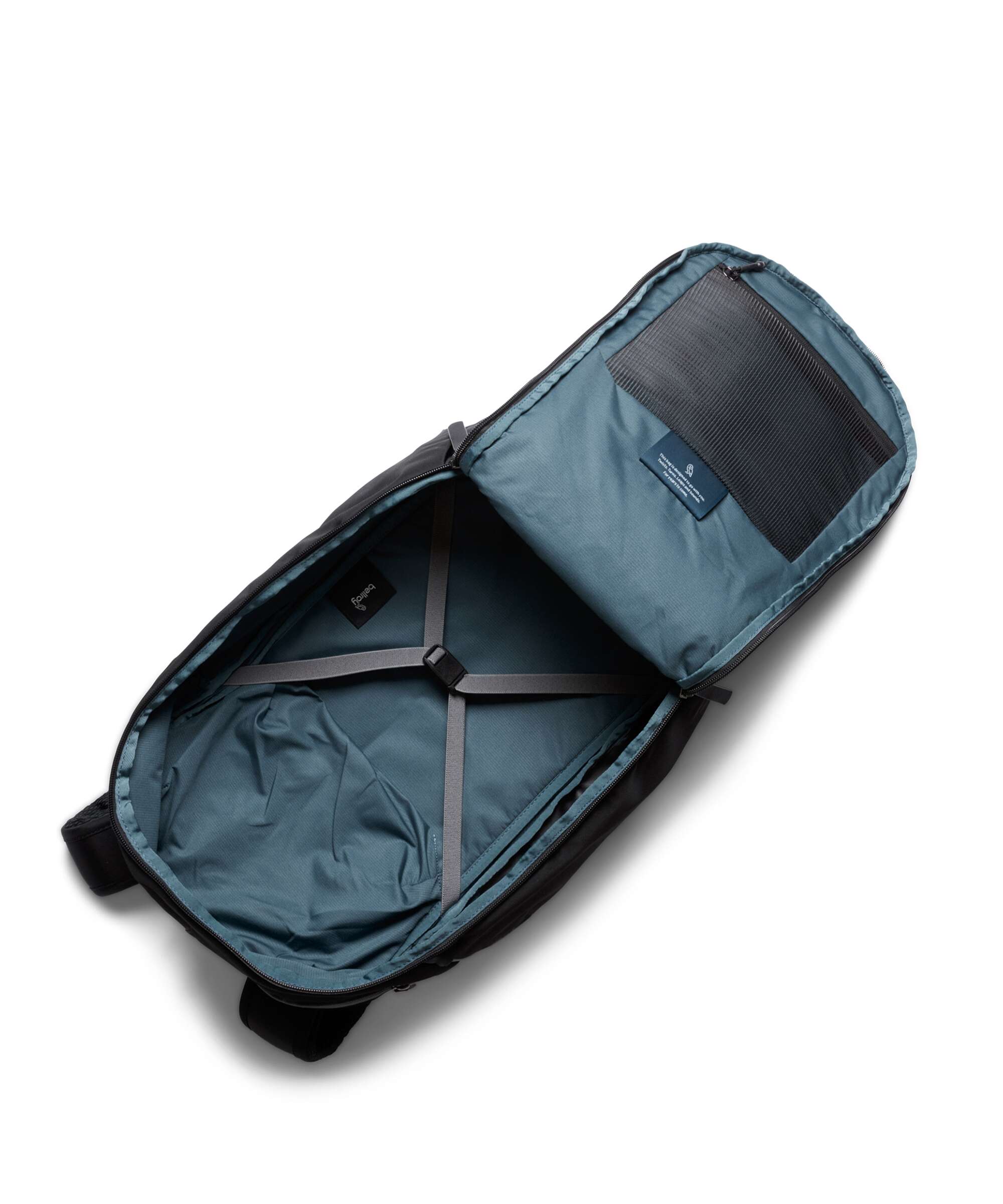 Bellroy Transit 22 Pro Backpack black